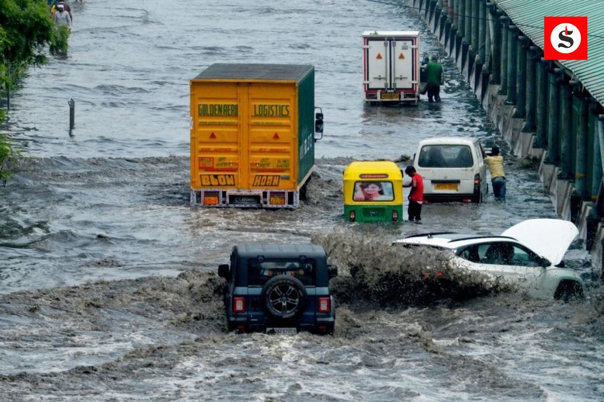 Gurugram Rain Update 2025: भारी बारिश से जलजमाव और ट्रैफिक जाम, ऑफिसों के लिए वर्क फ्रॉम होम की सलाह