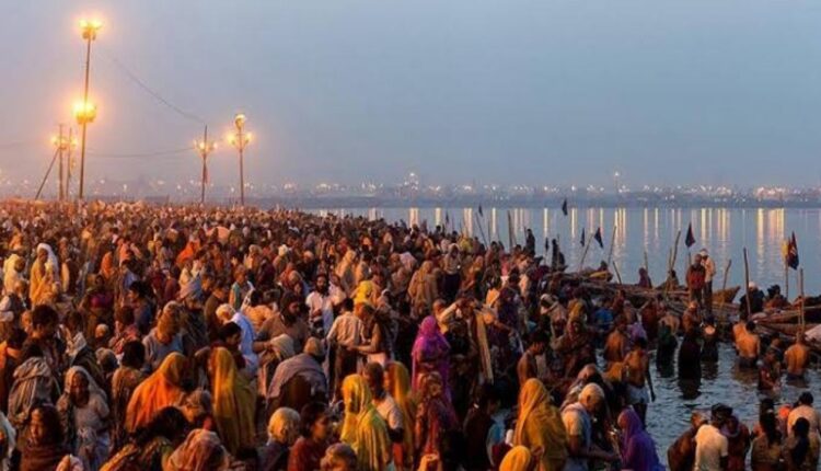 UP News: People bathing in the Ganges on Makar Sankranti