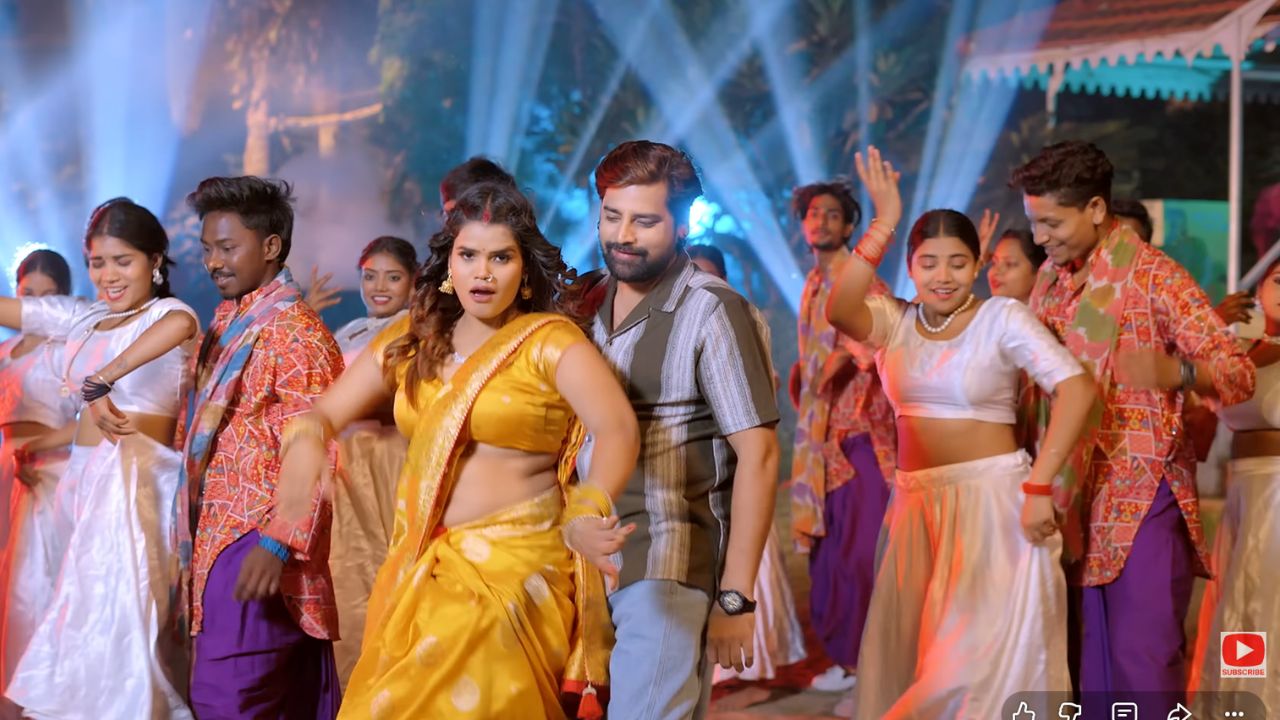 Duno Hathe Kamar Dhara Bhojpuri Song